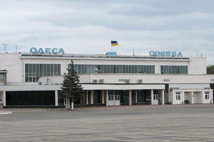 Аэропорт «Одесса» отменил рейсы до 18:00