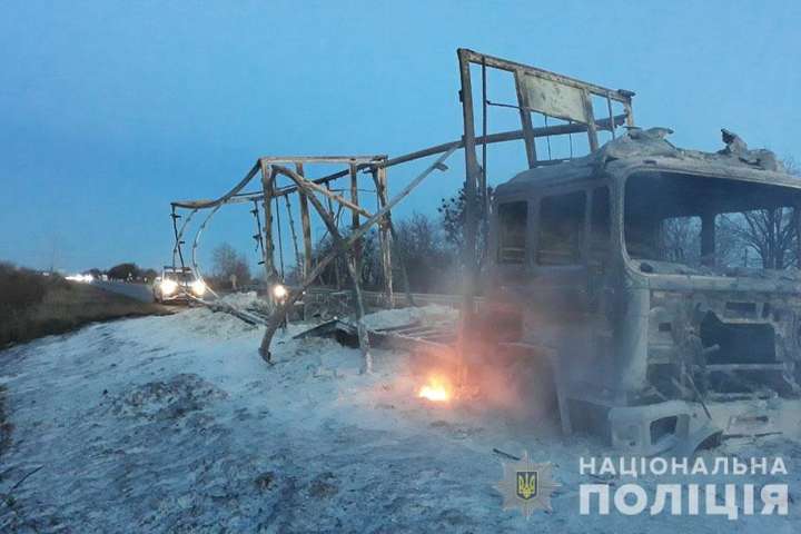 На Полтавщині під час руху згоріла вантажівка