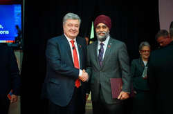 Петро Порошенко зустрівся з міністром оборони Канади