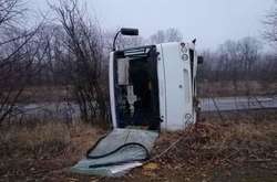 На Вінниччині перекинувся рейсовий автобус (фото)