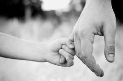 Мирная жительница Донбасса получила пулевое ранение на глазах у своего ребенка