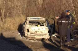  Автомобіль майже повністю знищений вогнем 