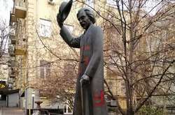 Пристайко відреагував на свастики на пам'ятнику Шолом-Алейхему