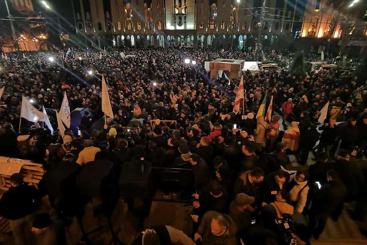 В Тбілісі відновилися масштабні акції протесту