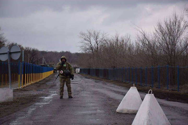 Розведення сил: українські військові демонтували позиції у Золотому