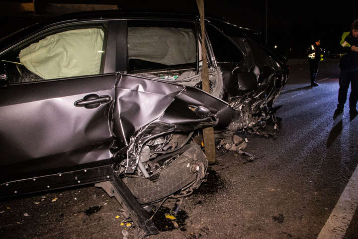 На Набережному шосе сталася серйозна аварія: зіткнулися чотири автівки (фото, відео)