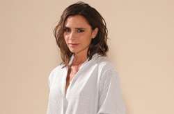  В эфире программы певица приняла необычную позу, чем сильно удивила поклонников. 
  