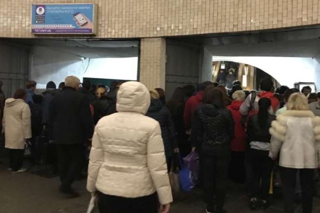 У київському метро аварія: на вхід не працює станція «Арсенальна»
