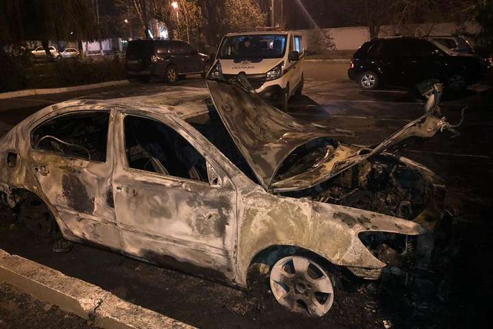 Невідомі спалили автомобіль голови Одеської митниці (фото, відео)