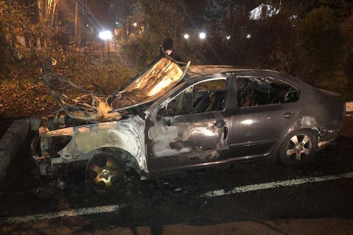 Поліція розшукує підпалювача автомобіля голови Одеської митниці