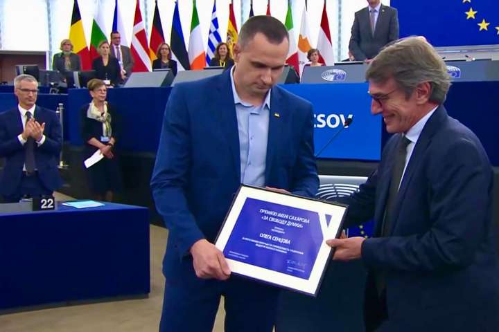 Сенцову в Європарламенті вручили премію Сахарова (фото, відео)