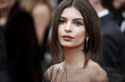 Соблазнительные фото Эмили Ратаковски с семейного отдыха