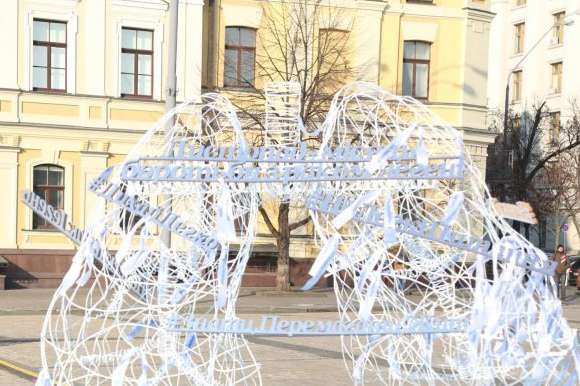 У центрі Києва з’явився арт-об’єкт у вигляді легень (фото)