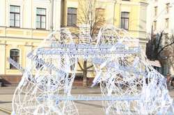  Арт-об'єкт у вигляді легень встановили на Михайлівській площі 