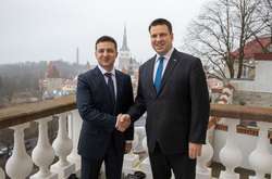 Володимир Зеленський  провів переговори  з Юрі Ратасом у Таллінні