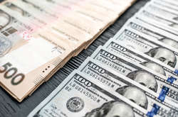 Доллар впервые за четыре года упал ниже 24 грн