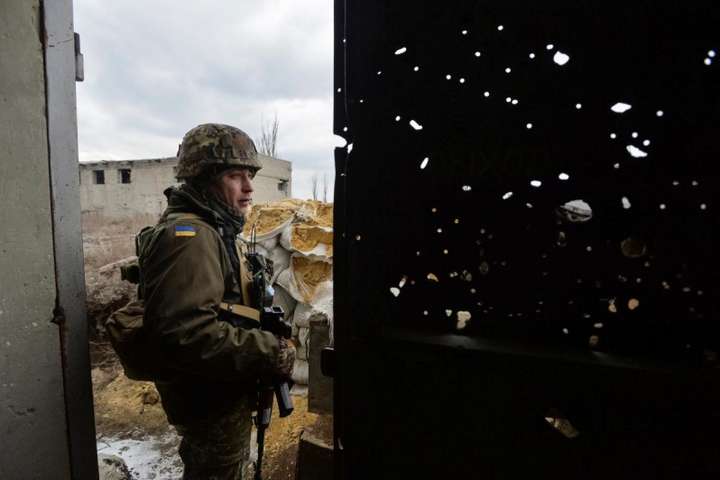 Російські терористи обстрілюють території біля розведення сил
