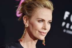 Шарлиз Терон показала, как выглядят будни звезды в обычной жизни