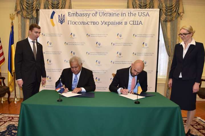 Україна підписала угоду про безвіз з острівною державою
