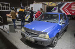 У Києві п’яна жінка за кермом авто врізалася в магазин (фото)