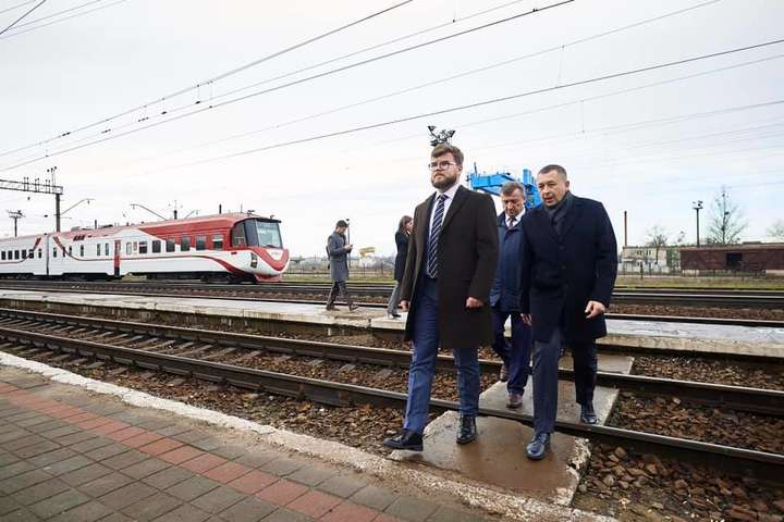 Глава «Укрзализныци» решил  построить европуть от «Скнилова» до границы с Польшей за год