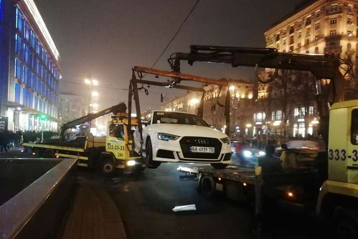 Інспектори з паркування очищують центр Києва від автохамів (фото)