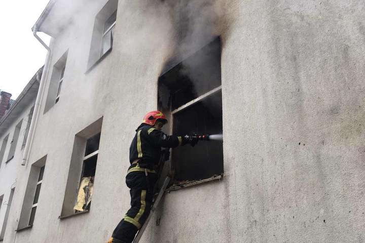 В Інституті отоларингології в Києві сталася пожежа (фото)