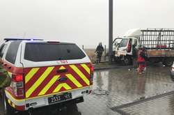 Автомобіль зіткнувся з опорою блискавкозахисного пристрою