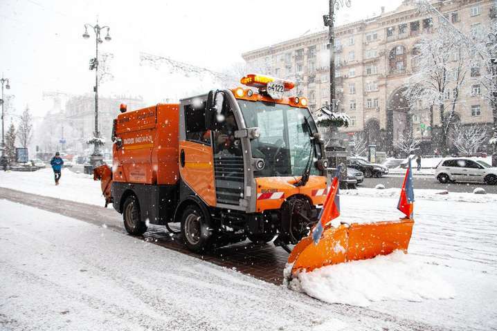 На Київ насуваються снігопади: автодорівці заявили про готовність до зими