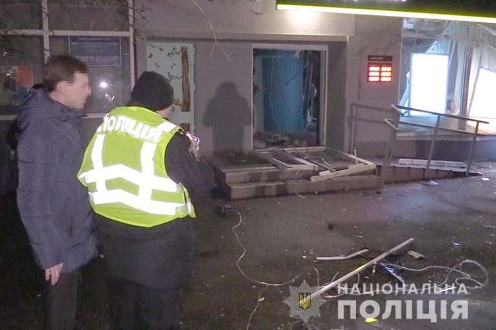 Поліція відкрила справу через вибух у київському «Ощадбанку»