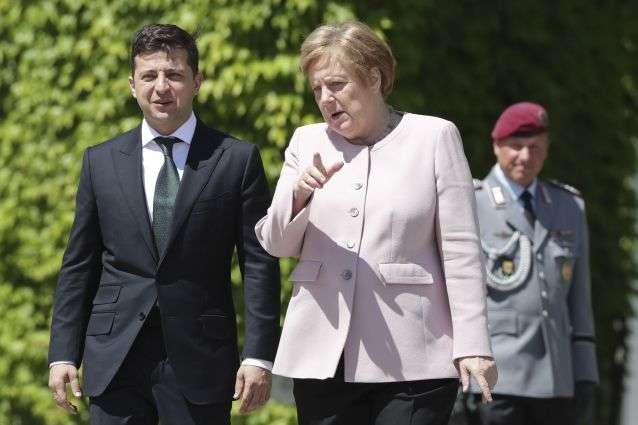 Меркель навчить Зеленського, як треба спілкуватися з Путіним, – ЗМІ