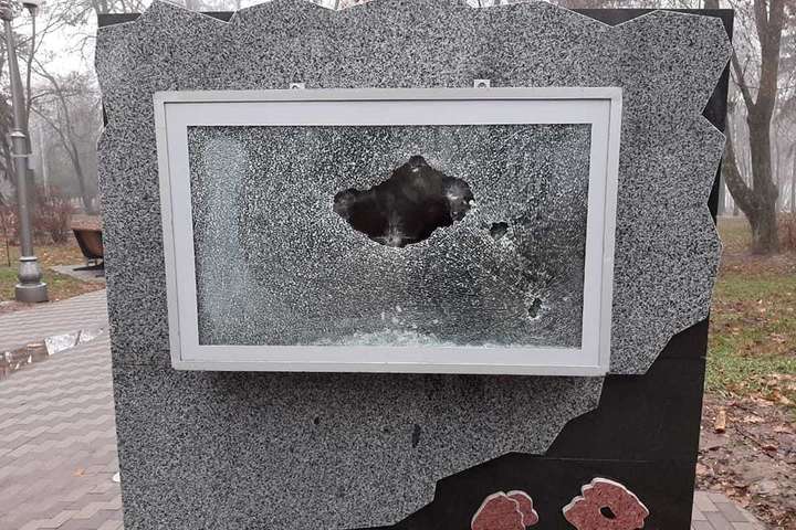 У Полтаві вандали пошкодили меморіал воїнам АТО
