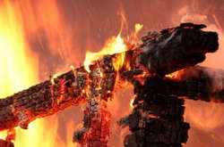 На Київщині горів житловий будинок – загинули двоє людей