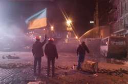 З прапором, тоді ще студент Рома Ратушний