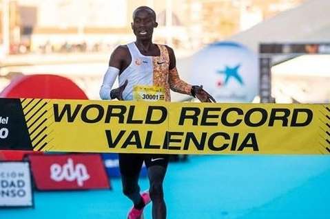 Угандієць Джошуа Чептегеі встановив світовий рекорд в шосейному бігу на 10 км