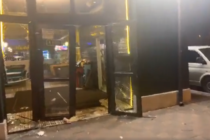 Нічний погром у столичному ресторані: з’явилося відео з місця події