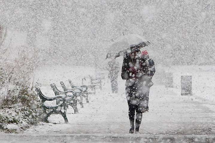 Сніг та ожеледиця: на Київщині погіршаться погодні умови