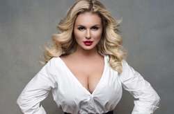 Популярная российская певица уменьшила грудь