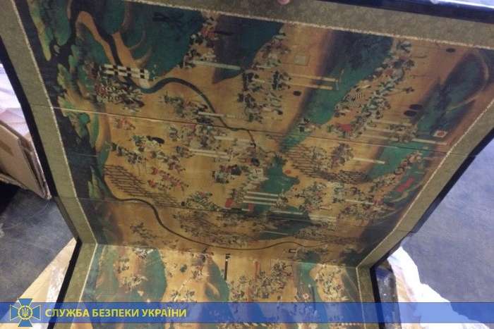 СБУ виявила контрабандне ввезення в Україну японських артефактів на $300 тисяч (фото)