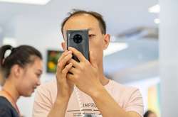 Уряд широко використовує відеоспостереження і різні технології розпізнавання людей за обличчями для контролю за населенням