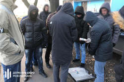 На Харківщині ДБР затримало слідчого, який вимагав $6 тис за закриття провадження