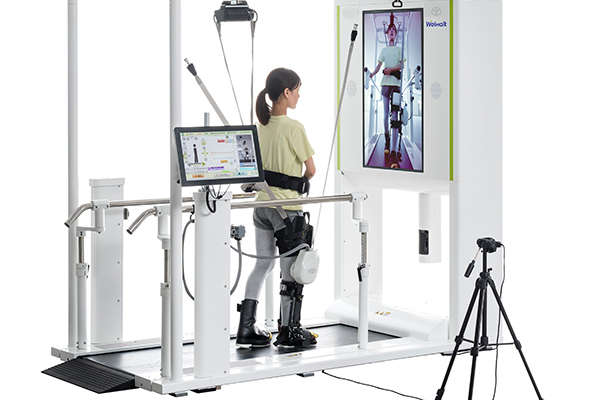 Toyota создала робота для помощи людям с параличом ног