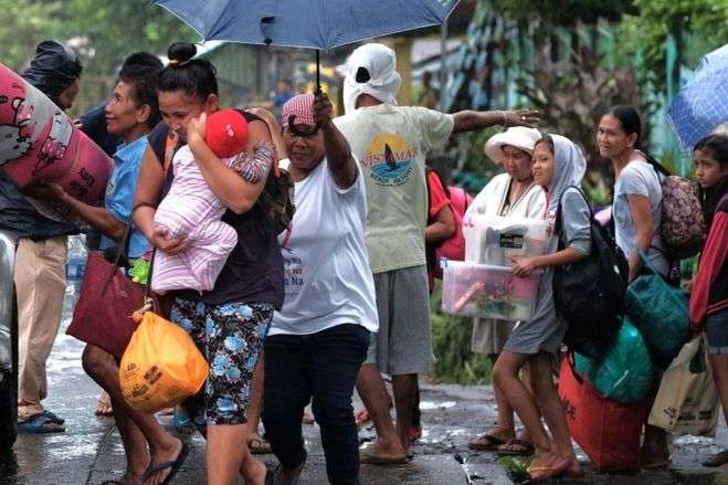 На Філіппінах через тайфун евакуювали 200 тисяч людей