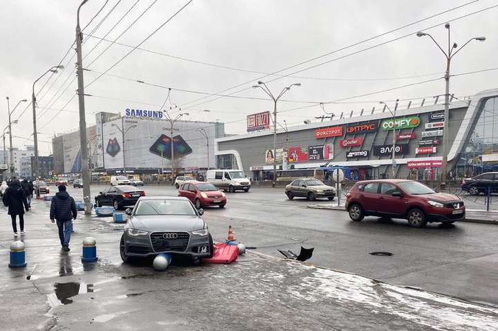 Снігопад призвів до перших ДТП у Києві (фото)