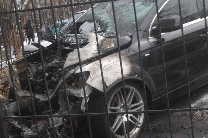 На парковці у Києві вибухнув автомобіль (фото)