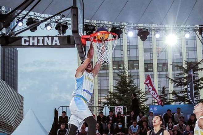 Данк українця Ткаченка ввійшов у топ-3 моментів баскетболу 3х3 за рік (відео)