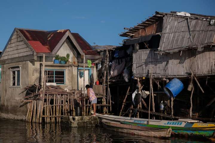 Как выглядит филиппинская деревня, медленно уходящая под воду. Фотогалерея