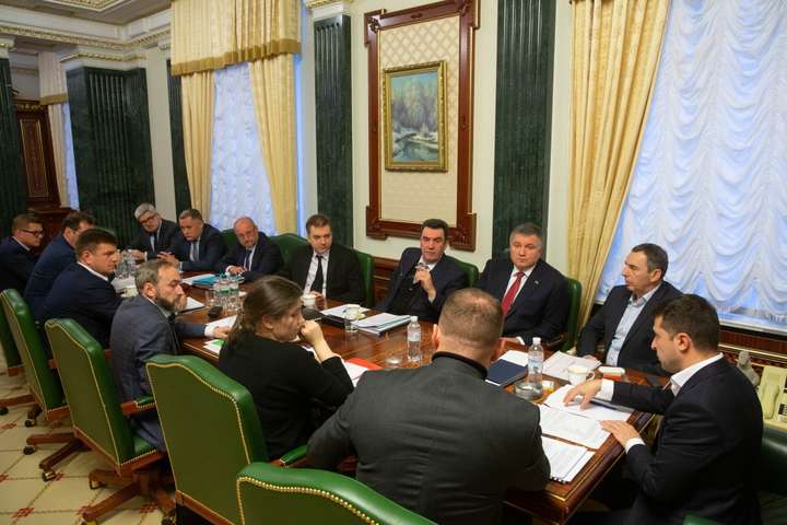 В Офісі президента затвердили п'ять сценаріїв реінтеграції Донбасу	