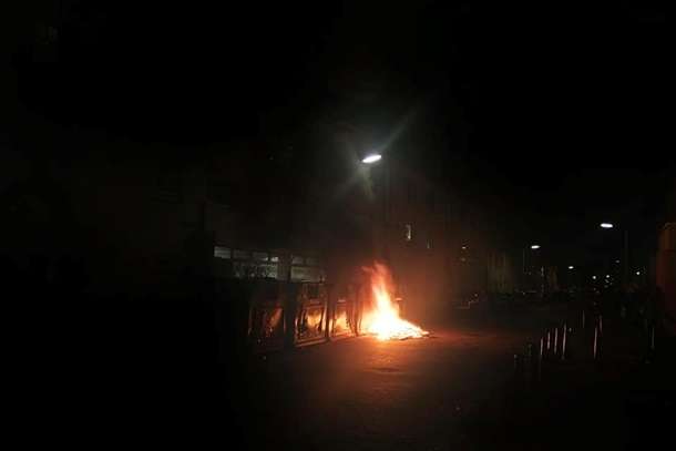 У Гаазі протести: мітингувальники запалили шини