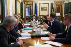 Зеленский провел совещание перед нормандской встречей